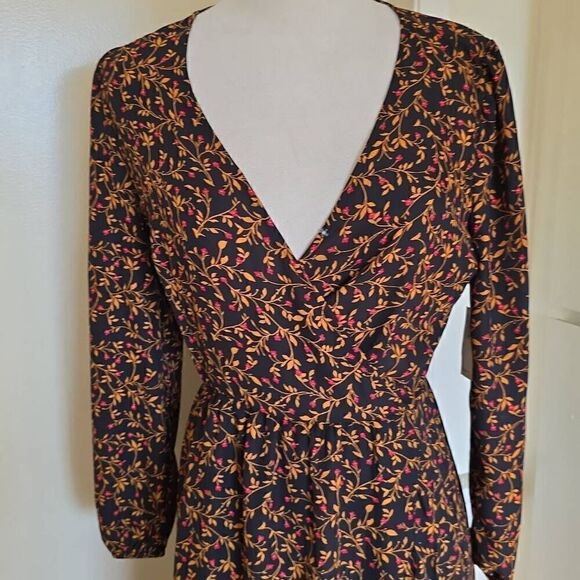 Old Navy black/gold/red faux wrap dress, nwt, s - Picture 2 of 9